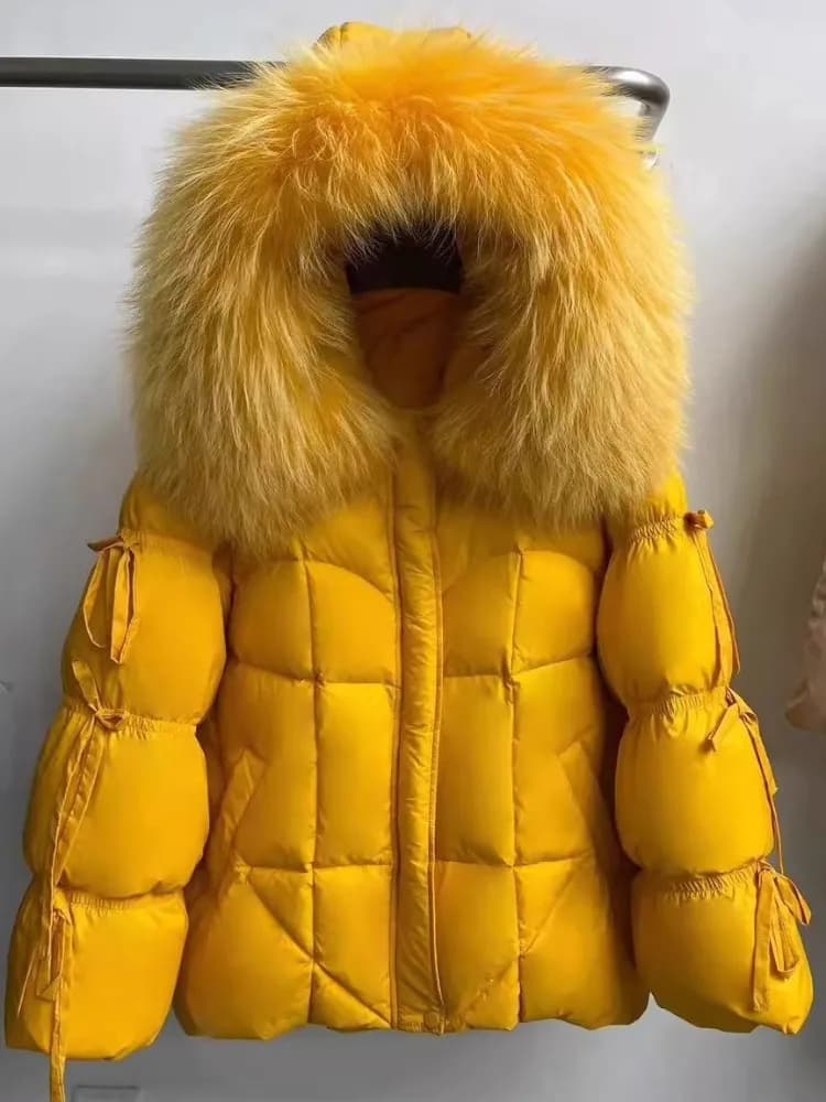 Damska kurtka puchowa zimowa z kapturem z prawdziwego futra, duża, gruba, ciepła, z dzianinowymi rękawami, biała kurtka parka z puchu gęsiego, średniej długości.
